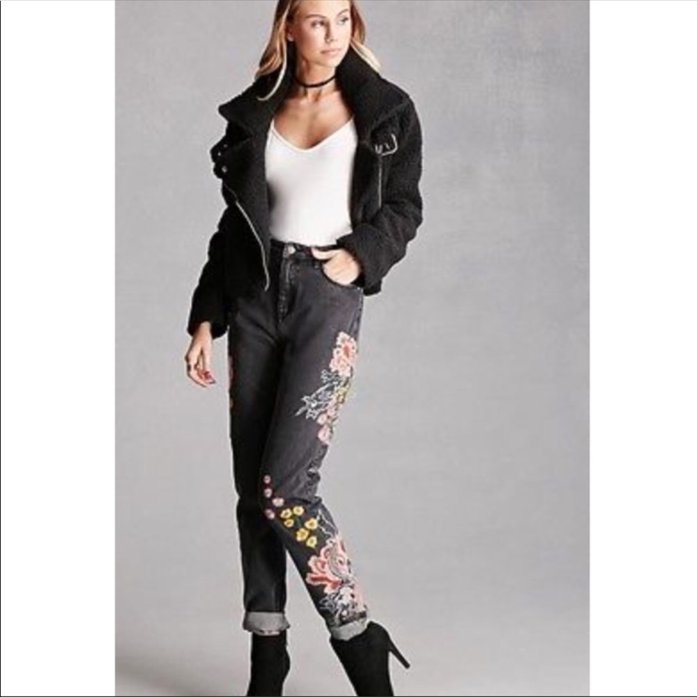 Floral embroidered boyfriend jeans